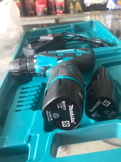 Máy khoan pin makita 12V