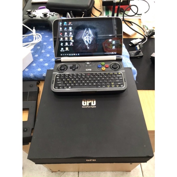 Laptop Mini GAMING GPD WIN 2 FULLBOX LIKENEW, màn cảm ứng, cực kỳ rõ đẹp, đã nâng cấp luôn SSD M2 512gb