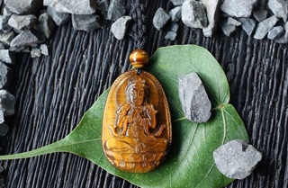 Đá phong thủy đeo cổ ( 100% đá tự nhiên )