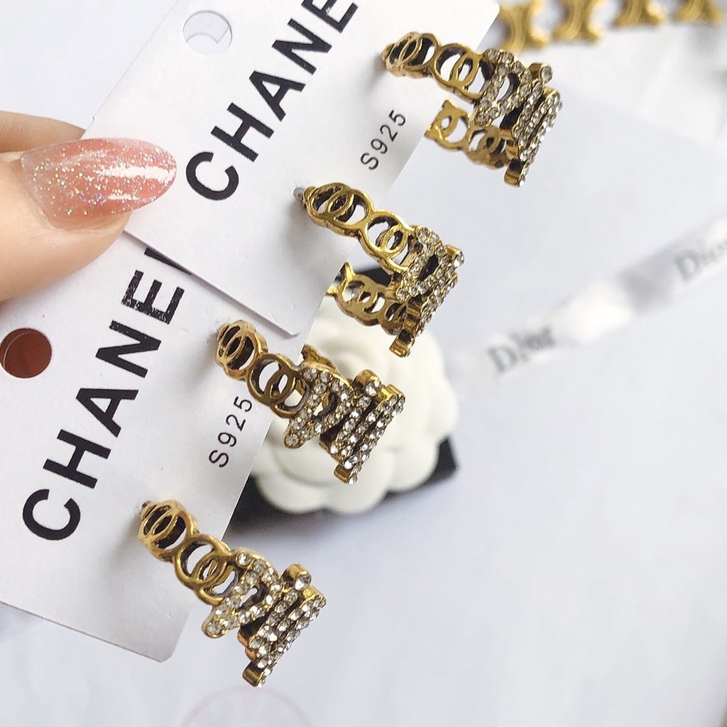 Khuyên Tai Tròn Bằng Thép Titan In Logo Dior Thời Trang Cho Nữ