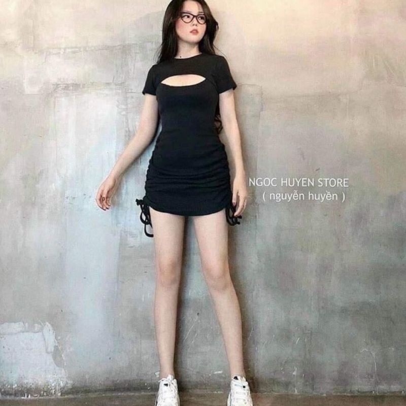 Đầm Body Hở Ngực Cộc Tay Rút Hông 🦋 Váy Nữ Dáng Ôm Khoét Ngực Đen Trơn 🦋 | BigBuy360 - bigbuy360.vn