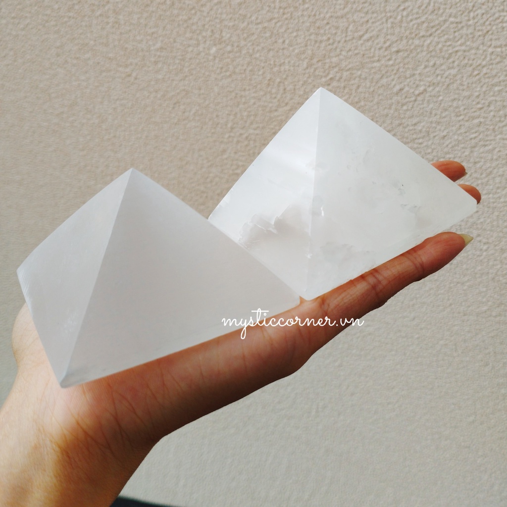 Kim tự tháp đá Selenite, đá thanh tẩy đá thạch anh dùng trong Tarot, Reiki, Phong Thủy
