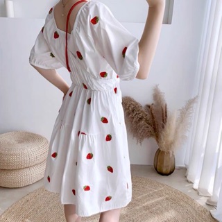Đầm dâu cổ V tùng xoè