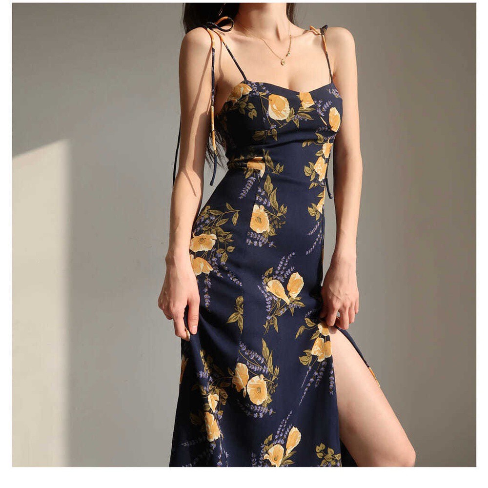 Đầm hoa midi 2 dây xẻ trên đầu gối phong cách Pháp cổ điển | BigBuy360 - bigbuy360.vn