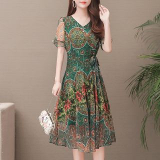 Đầm xòe cổ V họa tiết