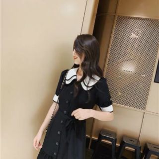 Đầm 2 lá cổ sen