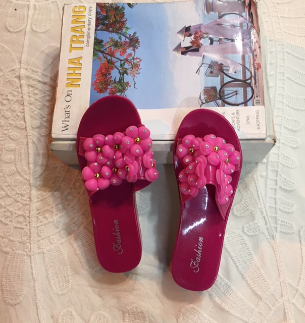 Dép Nữ Quai Ngang Đính Hoa Mai Xinh Xắn Nhựa Dẻo Cao 3 Phân Size 36-40- Hàng Nhập Quảng Châu - Lucky Girl shop