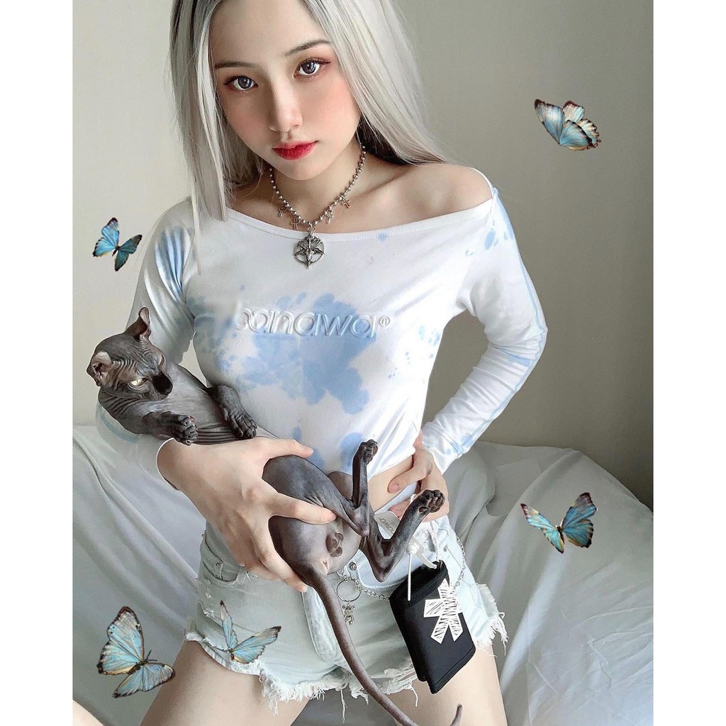 ÁO CROPTOP LỆCH VAI BANAWA - ÁO THUN LOANG XANH BANAWA IN HÌNH BƯỚM UNISEX DÀI TAY DÁNG TRỄ VAI | BigBuy360 - bigbuy360.vn