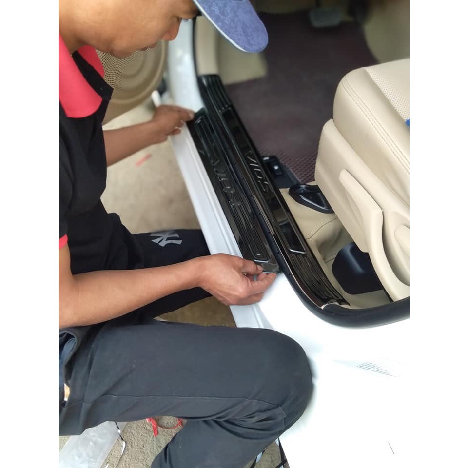 Ốp Bậc Cửa, nẹp bước chân Xe Toyota Vios 2014- 2017, 2019- 2022,2023 Vân Titan cao cấp