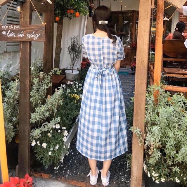 Đầm caro xanh nút sau form dài