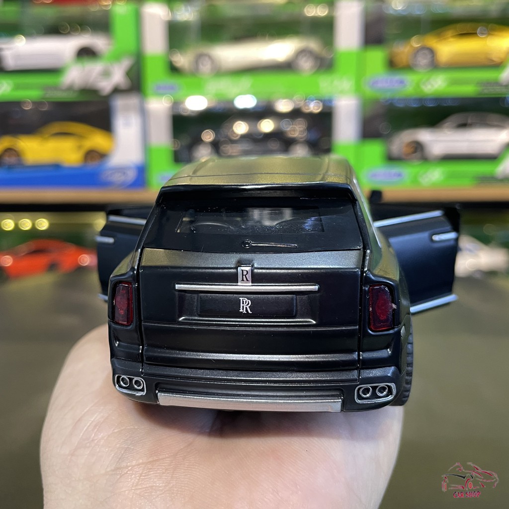 Mô hình xe ô tô Rolls-Royce Cullinan tỉ lệ 1:32 màu đen