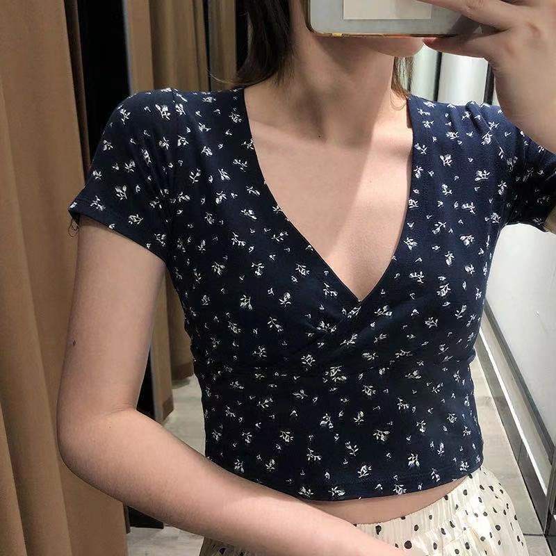 Áo Thun Croptop Ngắn Tay Cổ Chữ V Họa Tiết Hoa Phong Cách Retro Cho Nữ
