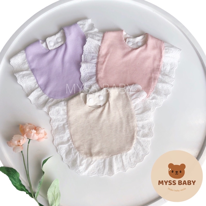 Yếm cổ viền ren mềm mại cho bé gái