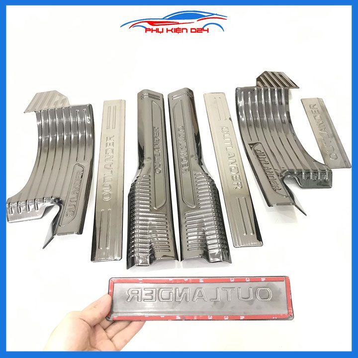 Bộ ốp bậc cửa trong ngoài nẹp bước chân Outlander đời 2016 đến 2023 vân Titan chống trầy trang trí xe