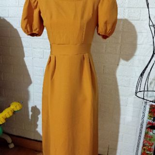 Đầm hót cổ vuông