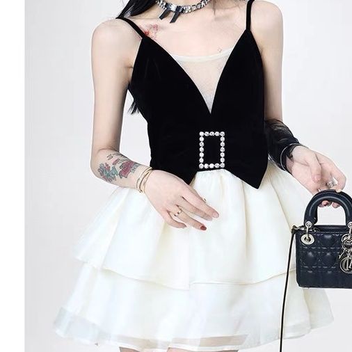 ☍∈ Đầm Nhung Búp Bê Barbie Hai Dây Nhỏ Nhắn Cổ Chữ V Sâu Mặc Vào Mùa Hè Quà Tặng Nhỏ
