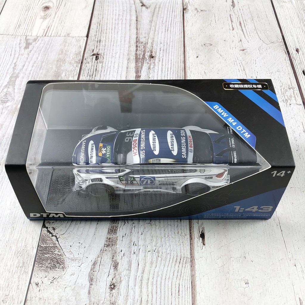 Xe mô hình xe đua BMW M4 DTM tỉ lệ 1:43 có đế trưng bày và hộp đựng trong suốt