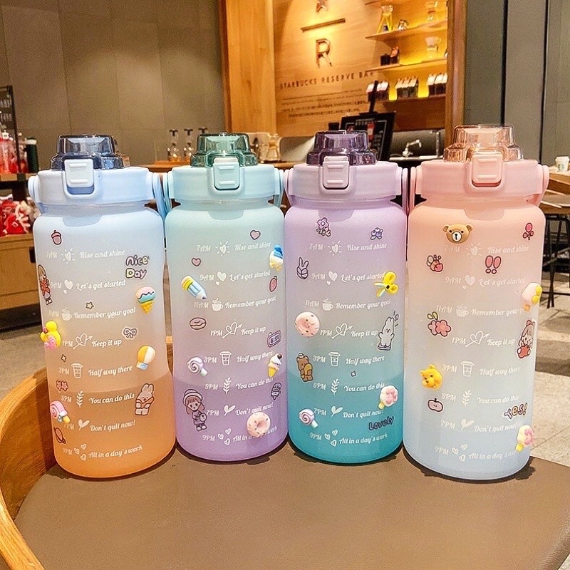 Bình nước 2l chia vạch nhắc giờ uống nước tặng ống hút và sticker