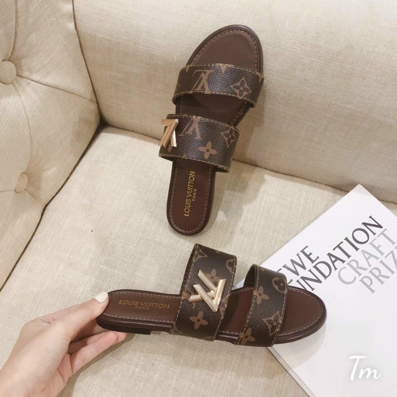 Dép hoa nâu chữ cạnh