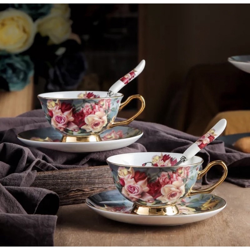 Set trà chiều vintage