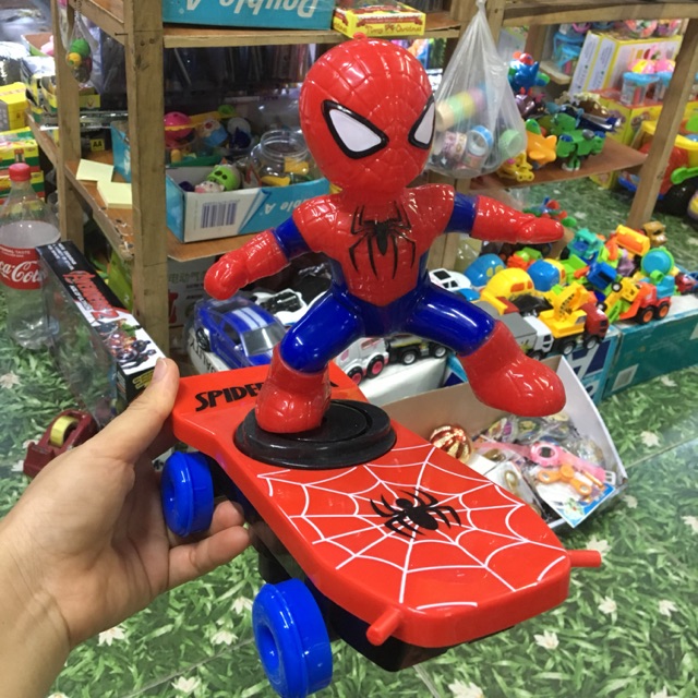 SIÊU NHÂN NHỆN LƯỚT VÁN