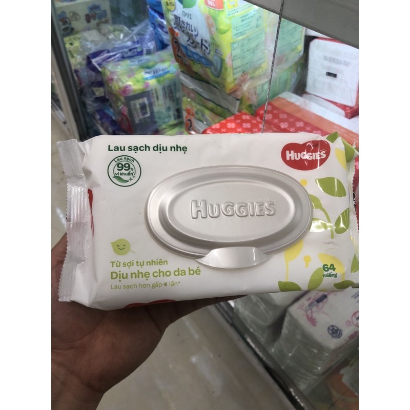 giấy ướt Huggies 64 miếng