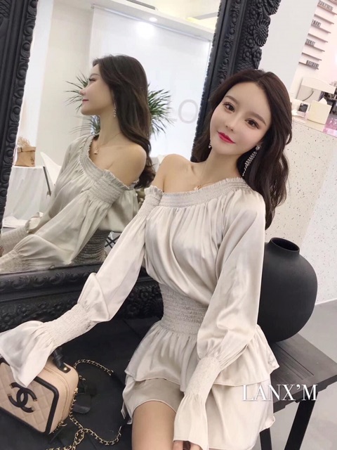 Váy lụa lệch vai