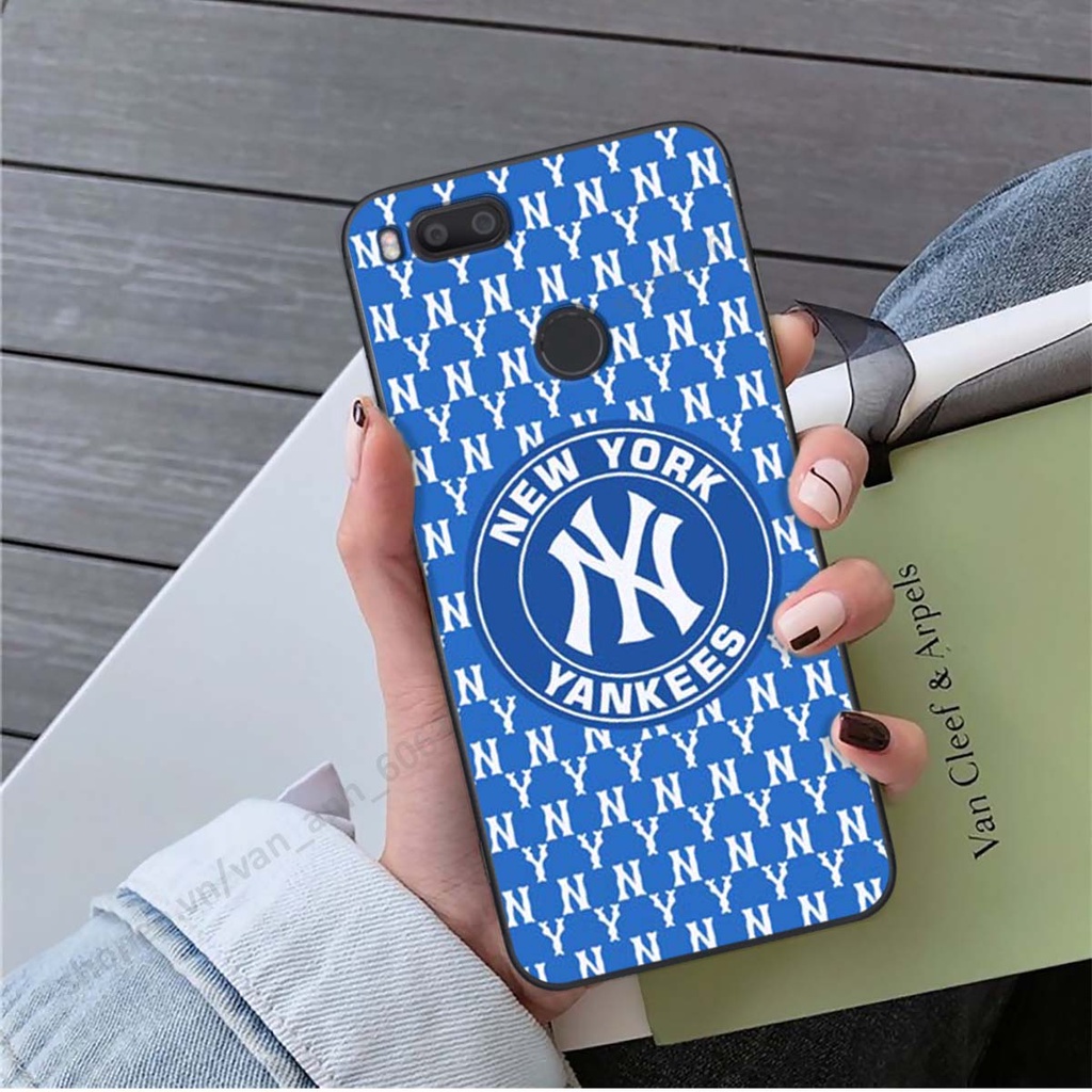 Ốp lưng Xiaomi Mi A1 ốp điện thoại hình bearbrick, new york, thể thao