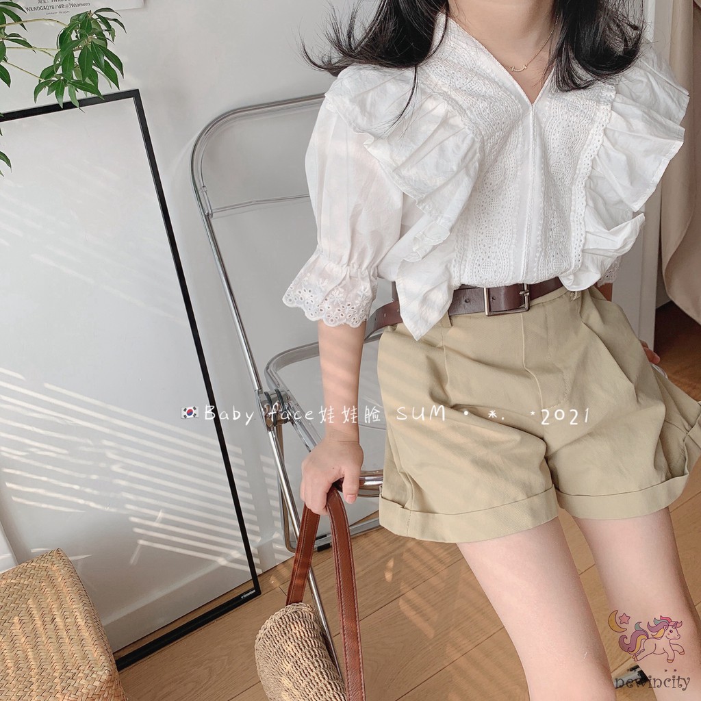 Bộ đồ gồm áo ren tay ngắn kèm quần đùi và thắt lưng phong cách Hàn Quốc cổ điển dành cho bé gái