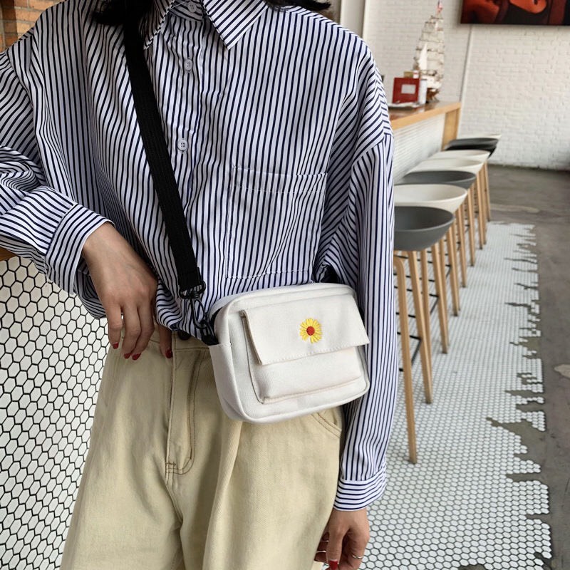 RZ008 - Túi canvas màu trơn  thêu cúc họa mi