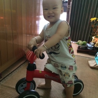 Xe chòi chân cho bé