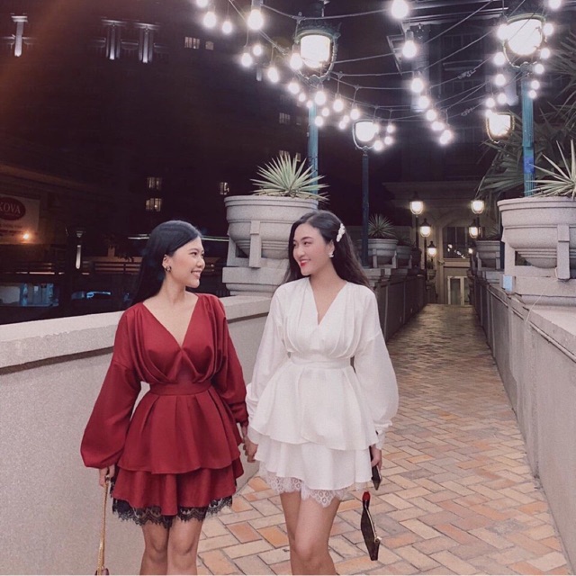 Đầm xoè cổ xẻ phối chân ren tay phồbg