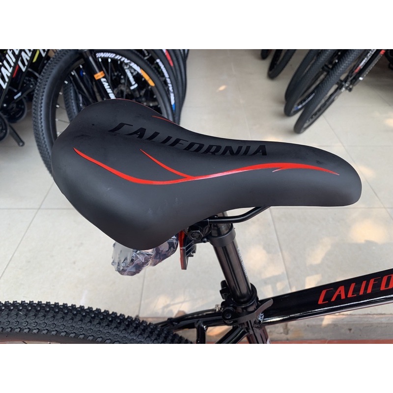 Xe đạp thể thao California 200CC nhập khẩu chính hãng cao cấp.Khung hợp kim nhôm không mối hàn.Bộ chuyển động Shimano.