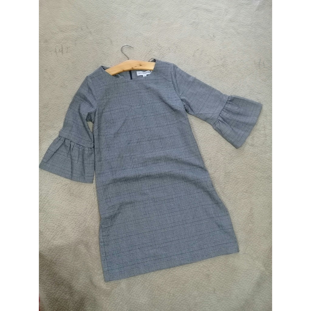 Đầm caro phối tay xèo