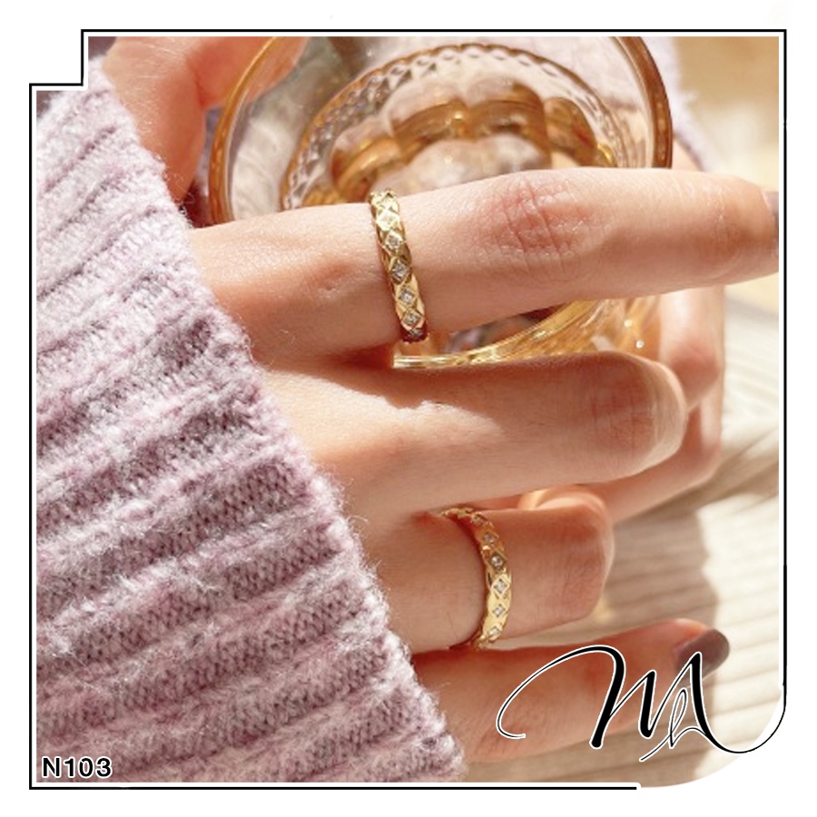 Nhẫn nữ Titan chạm hình thoi phối đá trắng - Măng's House N103