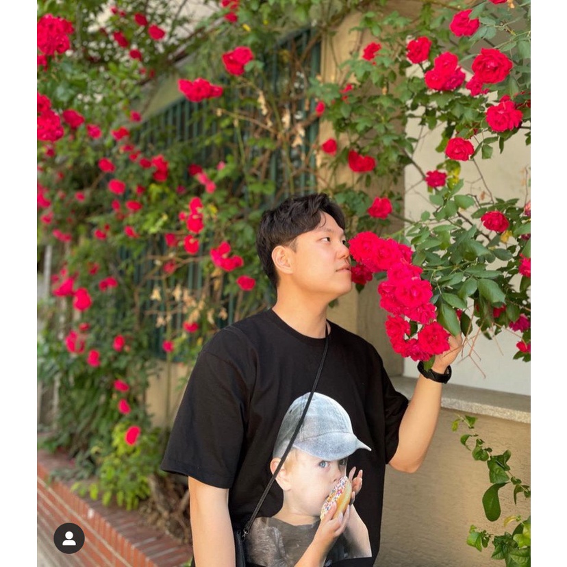 (Tqxk 1:1) Áo thun in Hình bé đội mũ, Full-túi-zip, mã-Q//R-code, tag-mac-logo Size 1 và 2 ( 48-90kg)