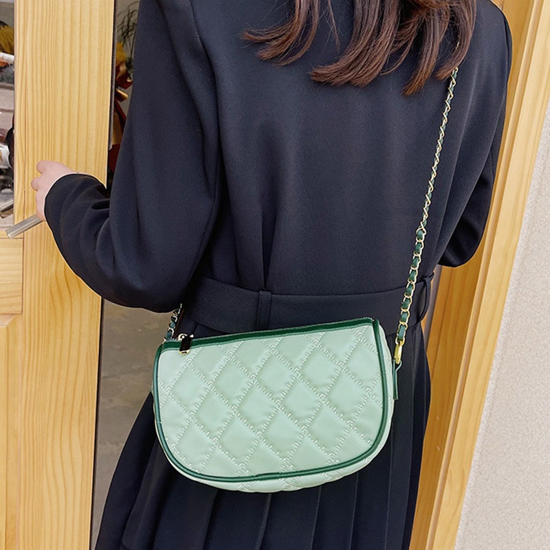 Túi đeo chéo IELGY họa tiết hình thoi phối dây xích dễ phối đồ thời trang dành cho nữ