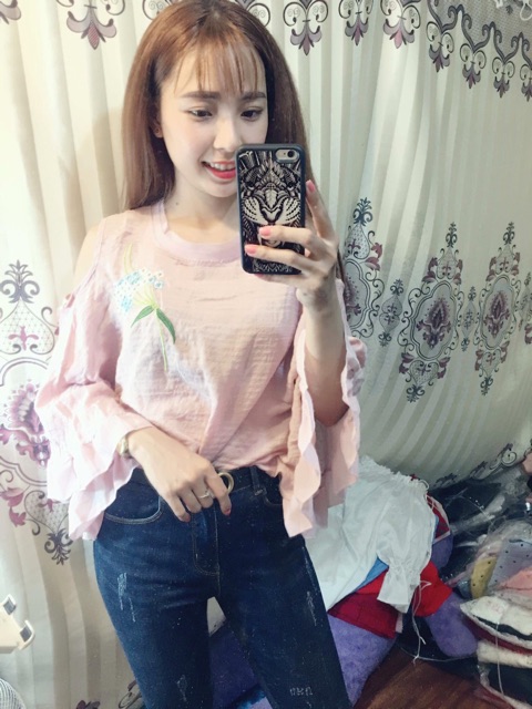 Áo voan hồng thêu