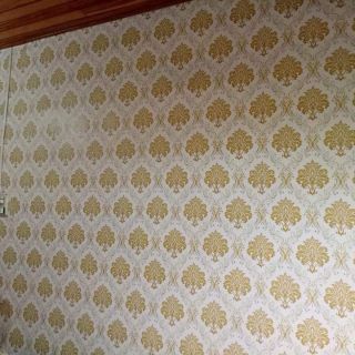 4 cuộn giấy dán tường có keo sẵn