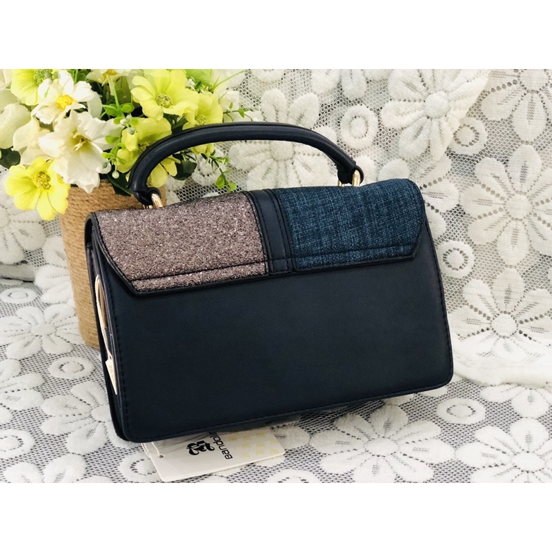 Túi Bandolini trưng bày