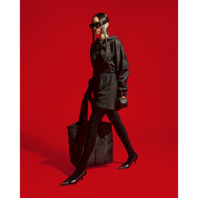 Túi xách nữ, chất vải nylon dày dặn, phong cách trendy, là min - LARGE PUFFER BAG