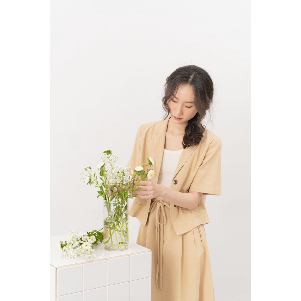 Áo blazer dáng ngắn túi ốp và chân váy mix nơ buộc xanh cốm MADELEN
