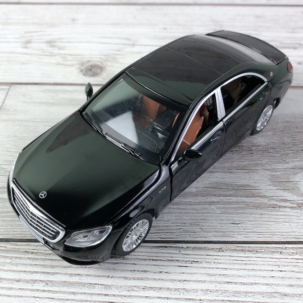 Mô hình xe ô tô  Mercedes Maybach S600 tỉ lệ 1:32 mở full cửa có cót chạy đà