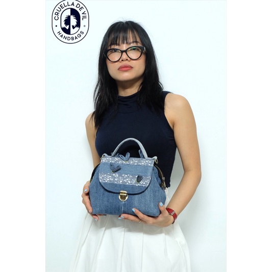 Túi đeo chéo doctor tái chế từ jeans cũ