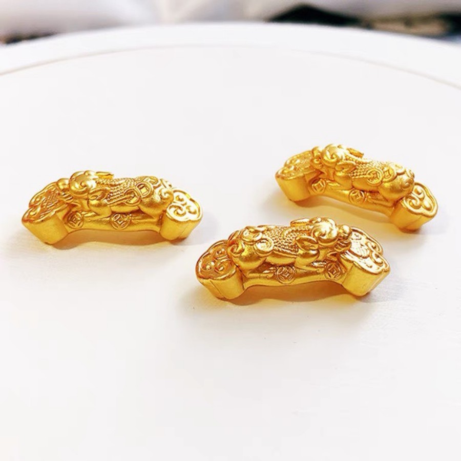 Charm gậy như ý tỳ hưu vàng 6p09 - Kèm theo vòng tay handmade