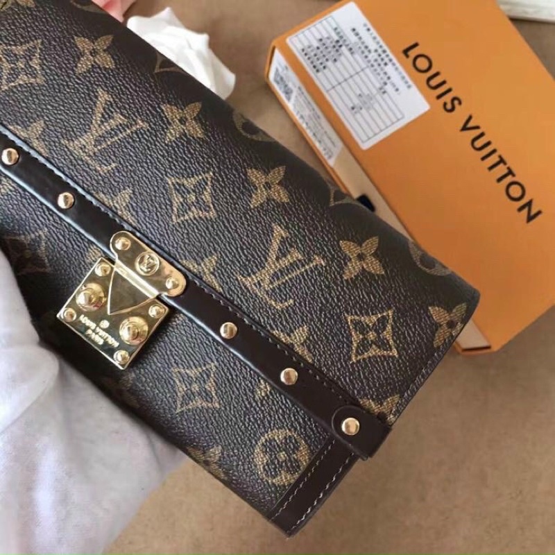 Ví nữ cầm tay LV đinh tán [Fullbox rút] - Bản VIP