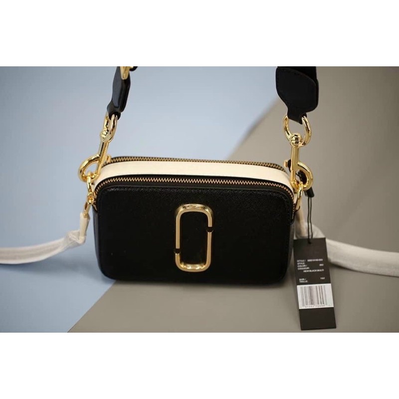 TNS-Túi đeo chéo dáng hộp 2 ngăn dây đeo bản to cá tính Marcie-đen dây vàng kim tuyến