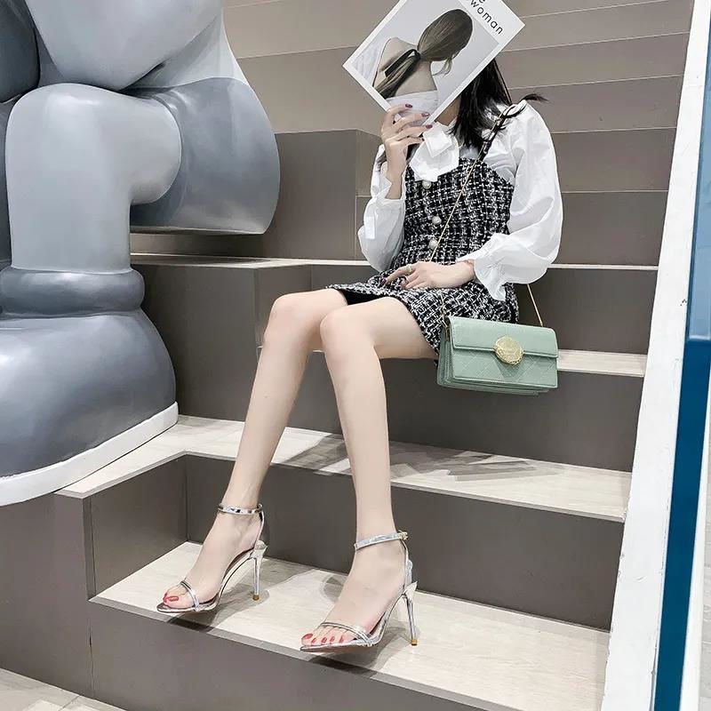 Giày cao gót đế vuông giày cao gót 7 phân giày cao gót big size Sandal Cao Gót 9cm Quai Đeo Mắt Cá Chân Màu Bạc Quyến Rũ Thời Trang Mùa Hè Hàng Mới