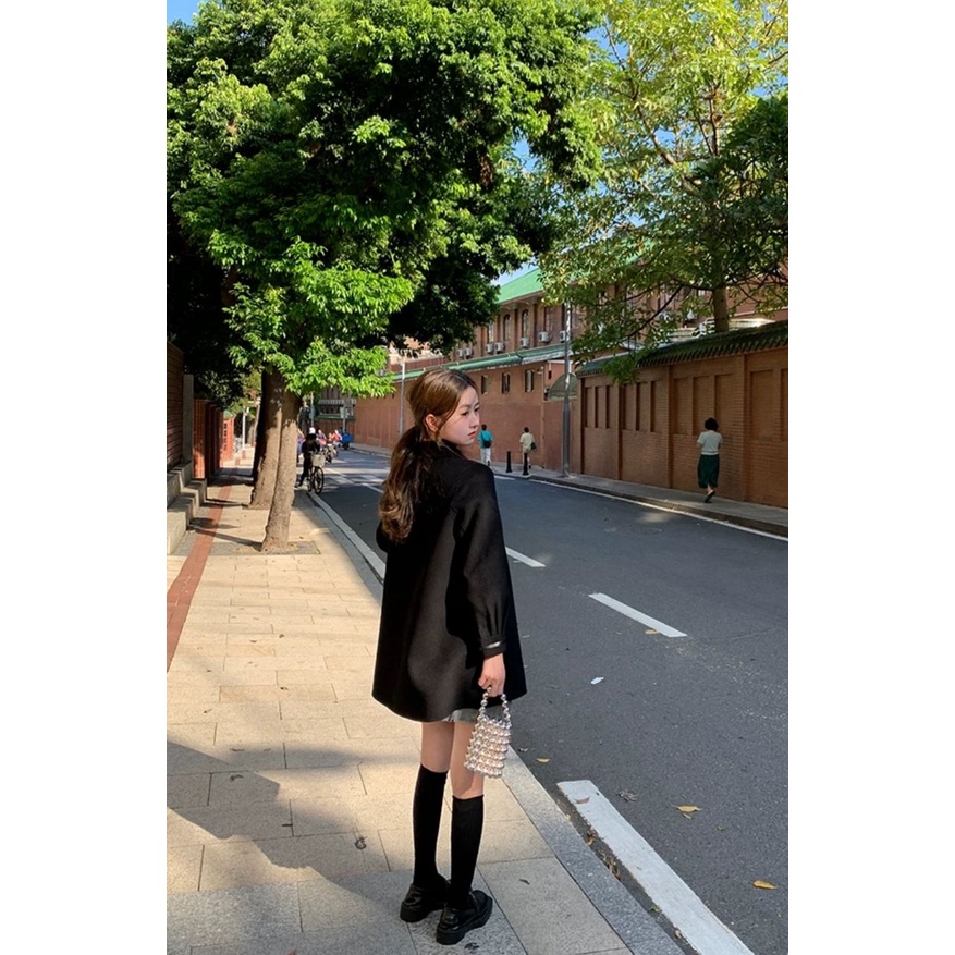 Áo khoác tay dài dáng rộng chữ A cổ áo bẻ gài khuy sừng bò hai bên thời trang thu đông cho nữ | BigBuy360 - bigbuy360.vn