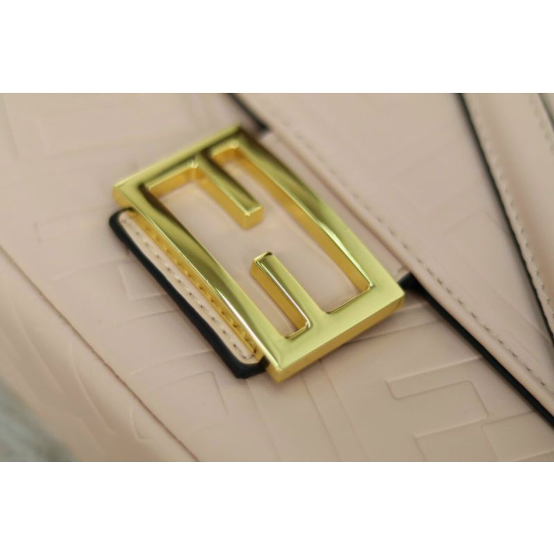 Túi Fendi cao cấp.